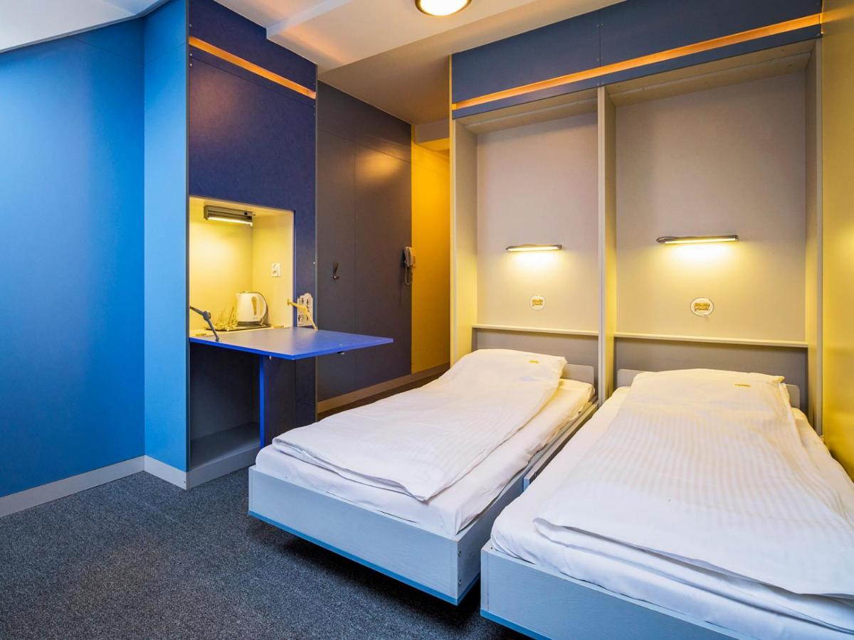 Elemels Planet Bed & Breakfast อุสทรอน ภายนอก รูปภาพ