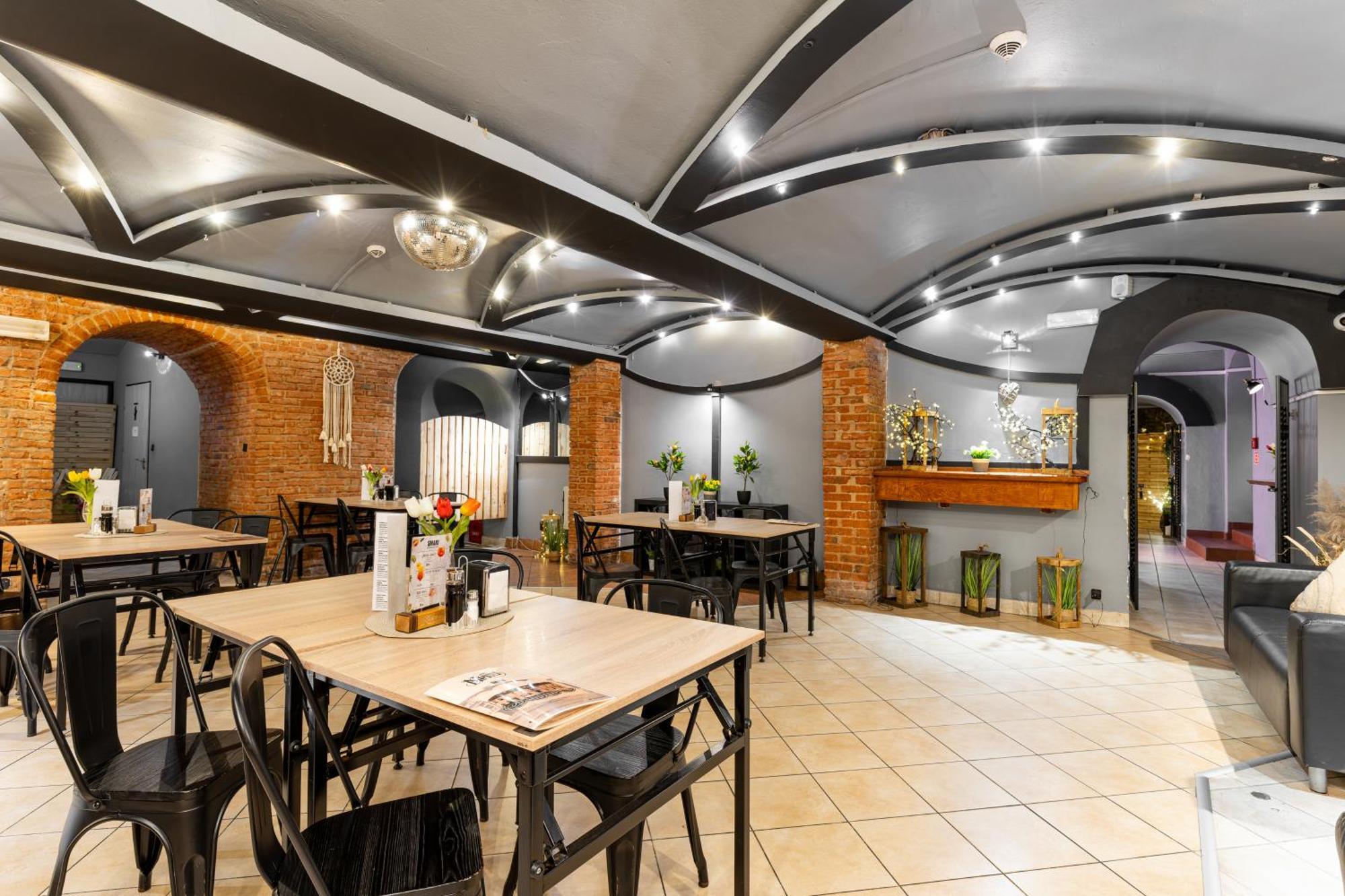 Elemels Planet Bed & Breakfast อุสทรอน ภายนอก รูปภาพ
