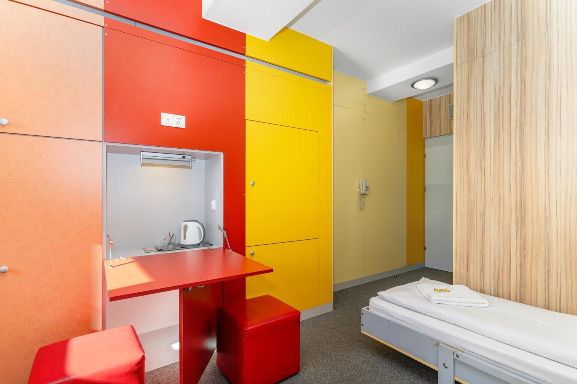 Elemels Planet Bed & Breakfast อุสทรอน ภายนอก รูปภาพ